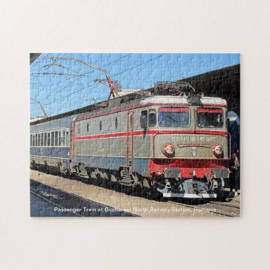 Passagierstrein op het treinstation van Boekarest Legpuzzel (Horizontaal)