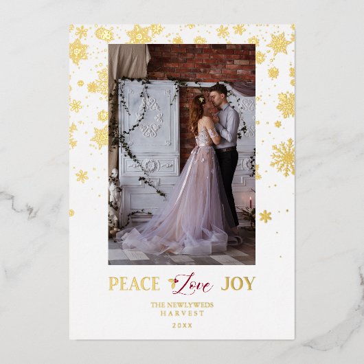 Passen getrouwd Eerste kerstfoto Golden Snowflakes Folie Feestdagenkaart (Voorkant)
