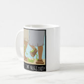 Passover Mug 11 oz. Qui a laissé sortir les grenou (Devant gauche)