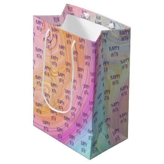 Pasteelregenboog 35th Birthday Medium Gift Bag Medium Cadeauzakje (Voorkant Gekanteld)