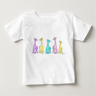 Pastel-Baby in een Baby T-shirt met rij