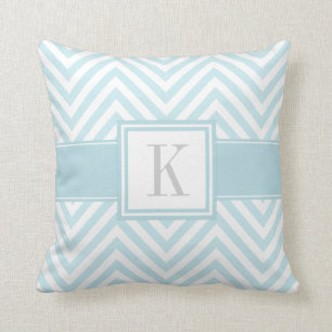 Pastel Blauwe Chevron Stripes met uw Monogram Kussen