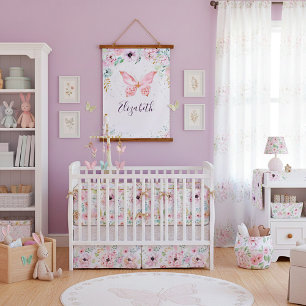 Pastel bloem- en vlindermotief voor een baby   hangend wandkleed
