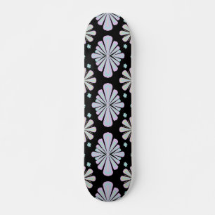 Pastel bloemvormen op een zwarte achtergrond skateboard