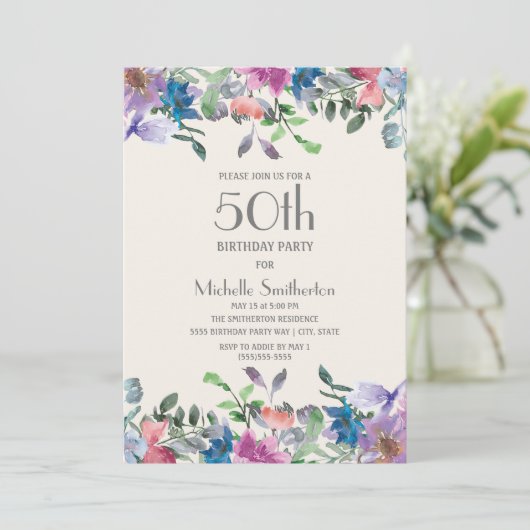 Pastel Blue Paars Floral Women's 50th Birthday Kaart (Staand voorkant)