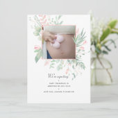 Pastel Blush Roze en Greenery Fotozwangerschap Aankondiging (Staand voorkant)