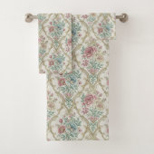 Pastel Damask Bath Towel Romantic Victorian Style (En situation)