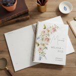 Pastel Floral Mariage moderne<br><div class="desc">Ce design sobre mais élégant présente un bouquet de fleurs rose, jaune et lavande avec de la verdure sur un arrière - plan texturé de papier d'aquarelle blanc. Créé par Simply Farmhouse Press, il correspond à la suite Pastel Floral Modern Mariage d'invitations et de cartes assorties.</div>