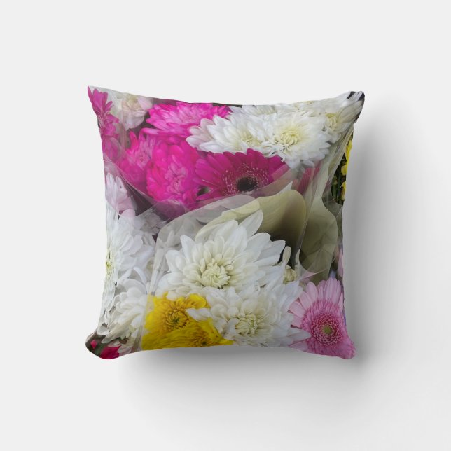 Pastel Floral Pink, Geel en Wit Chrysanthemum Kussen (Voorkant)