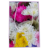 Pastel Floral Pink, Geel en Wit Chrysanthemum Medium Cadeauzakje (Voorkant)