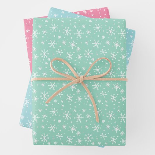 Pastel Green, Pink en Blue Snowflake Holiday Inpakpapier Vel (In situ)