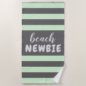Pastel Groene Strepen Aangepaste Tekst Strand NEWB Strandlaken (Voorkant)