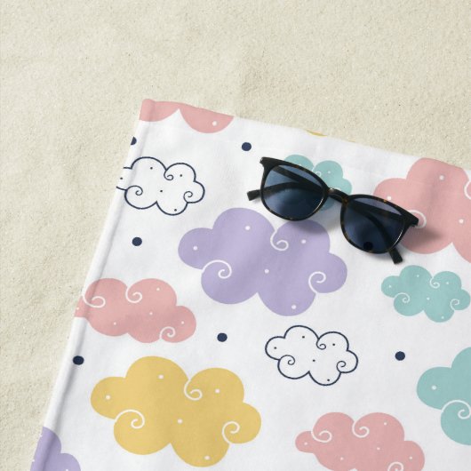Pastel Kawaii Cloud Pattern Strandlaken (In situ)