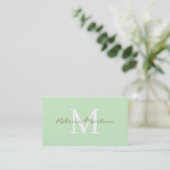 Pastel light green minimalist monogram visitekaartje (Staand voorkant)