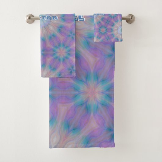 Pastel Moeder van Parel Patroon Naam Monogram | Bad Handdoek (Insitu)