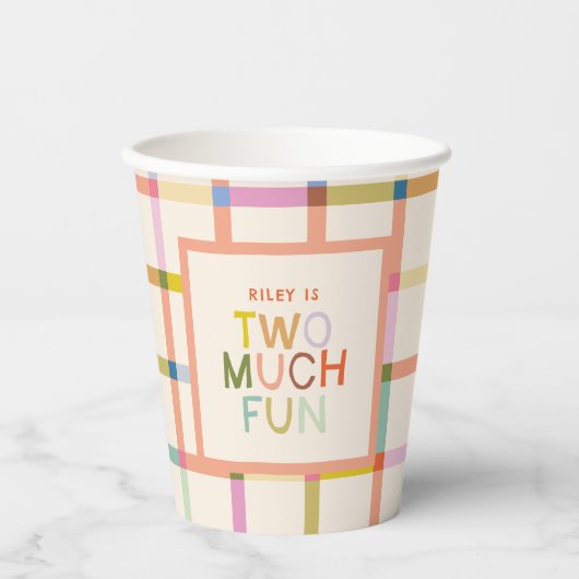 Pastel Plaid "Twee veel plezier" 2e verjaardag Cus Papieren Bekers (Voorkant)