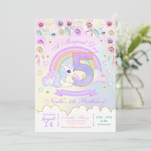 Pastel Rainbow Unicorn Cinquième invitation annive (Debout devant)