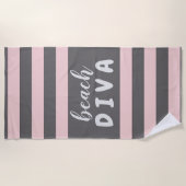 Pastel Red Stripes met Custom Text Beach DIVA Strandlaken (Voorkant)