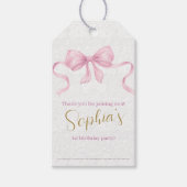 Pastel Roze Bow & Elegant Gouden Script Verjaardag Cadeaulabel (Voorkant)