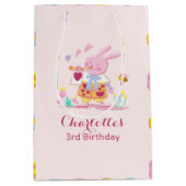 Pastel Roze Bunny Garden Egg Pattern Kids Verjaard Medium Cadeauzakje (Voorkant)