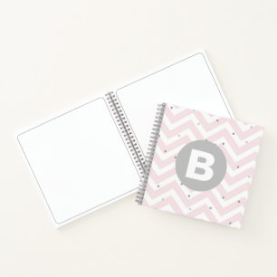Pastel Roze Chevron en Stippen Grijs Monogram Notitieboek