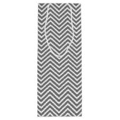 Pastel Roze en Grijze Chevrons Aangepaste naam Wijn Cadeautas (Achterkant)