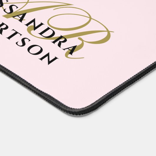 Pastel Roze Monogram Goud Zwart Stijlvol Minimalis Bureaumat (Hoek)