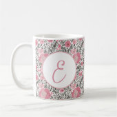 Pastel roze waterverf monogram floreel patroon koffiemok (Links)