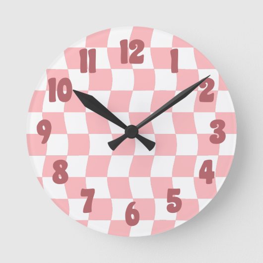 Pastel roze wit retro golvende checker patroon ronde klok (Voorkant)
