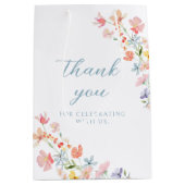 Pastel Wildflower Wreath Wedding Gift Paper Bag Medium Cadeauzakje (Voorkant)