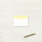 Pastel Yellow En vichy Motif Post-it Notes (Sur un bureau)