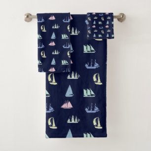 Pastel Zeilboot Patroon op Midnight Blue Bad Handdoek