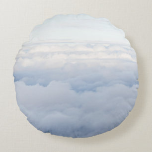 Pastelhemel en pluizige wolken droom 1 rond kussen