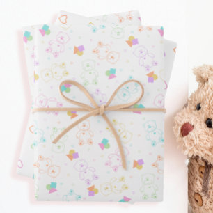 Pastelregenboog geworpen teddyberen met harten inpakpapier vel