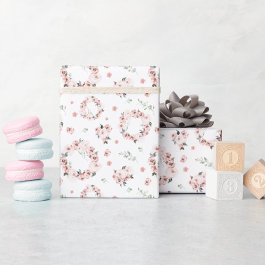 Pastelroze bloemenkrans cadeaupapier (Baby Shower)