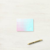 Pastelroze en blauwe tweetonige gradiëntmonogram post-it® notes (Op bureau)