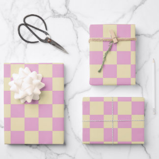 Pastelroze en lichtgele schaakbordpatroon inpakpapier vel
