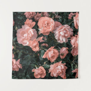 Pastelroze rozen in de tuin in zachte li wandkleed