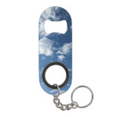 Patches van witte wolken mini flessenopener (Achterkant)