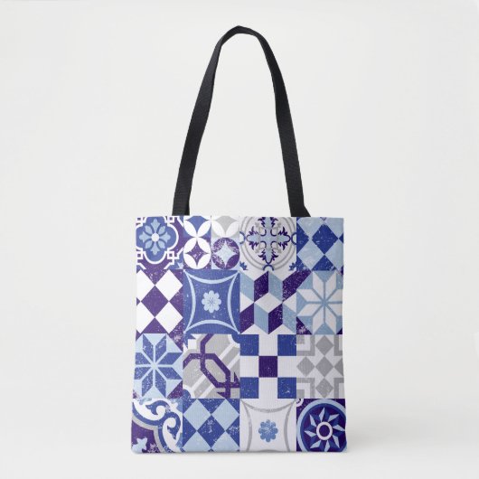 patchwork-achtergrond met traditioneel blauw draagtas (Voorkant)