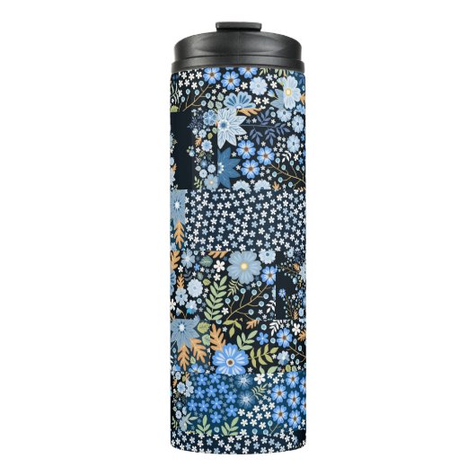 Patchwork Blauwe Bloemen: Naadloze Stof. Thermosbeker (Voorkant)