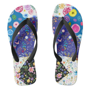 Patchwork bloempatroon op een zwarte achtergrond. teenslippers