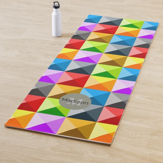 Patchwork Cool Colorful driehoekgeometrie Monogram Yogamat (In situ)