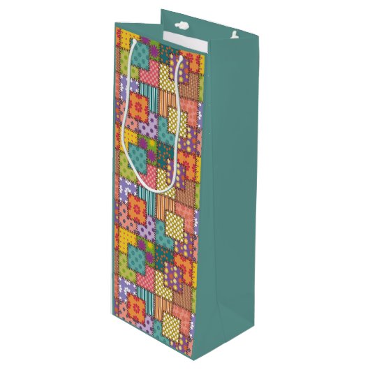 Patchwork-patroonbloemen Polka Dot Stripe Wijn Cadeautas (Voorkant Gekanteld)