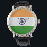 Patriotique, montre spéciale avec Drapeau de l'Ind<br><div class="desc">Découvrez l'esprit de l'Inde avec notre magnifique montre à main avec le drapeau tricolore ! Ce garde-temps élégant présente fièrement le design emblématique du drapeau indien. La sangle de montre et le cadran élégamment affichent les couleurs safran, blanc et vert, avec l'Ashoka Chakra en bleu marine centré sur la bande...</div>