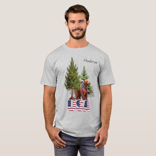 Patriottisch Bruin Beer In PiNE Trees Amerikaanse  T-shirt (Voorkant volledig)
