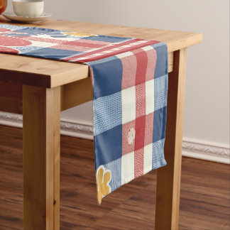 Patriottische Gingham met bloemenaccenten | Rood W Korte Tafelloper