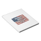 Patriottische man papa beschermer held vlag shirt  notitieblok (Schuin)