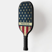 Patriottische roestzuchtige Amerikaanse vlag - Aan Pickleball Paddle (Links)