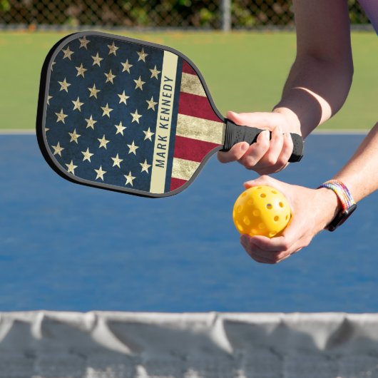 Patriottische roestzuchtige Amerikaanse vlag - Aan Pickleball Paddle (Insitu)